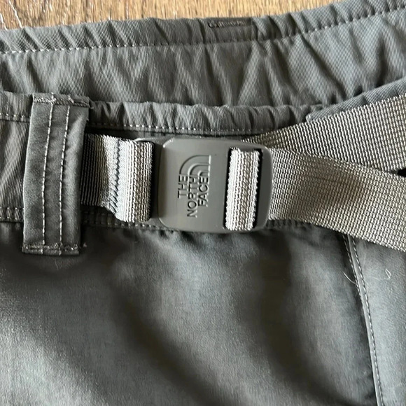 The North Face Men’s Cargo 10” inseam Charcoal Grey Size 40 - Picture 5 of 10